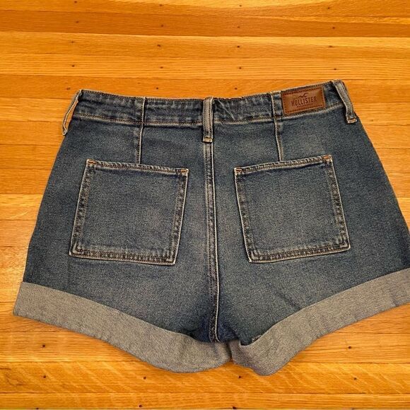 Hollister High Rise Mom Short 3” - Picture 2 of 4
